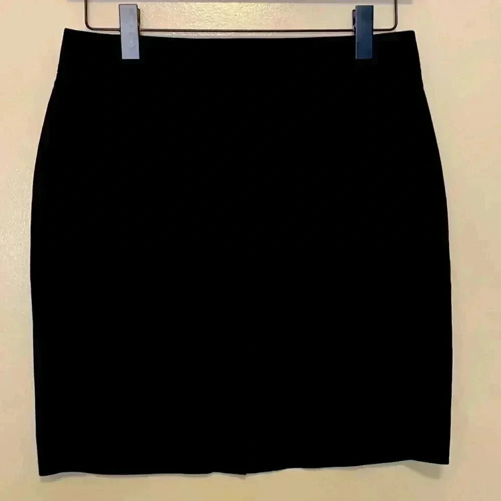 Banana Republic navy blue stretchy pencil skirt w back zipper, and hook & eye